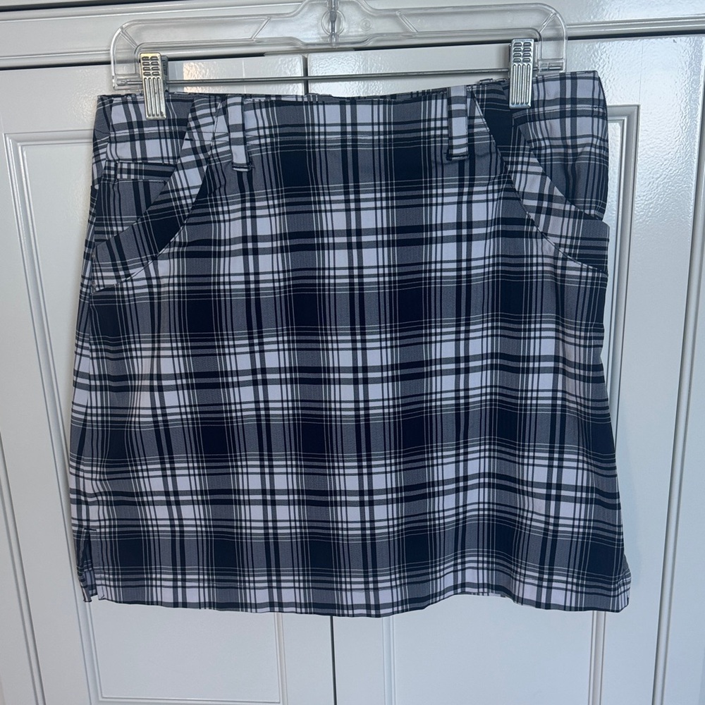 Stylish Plaid Golf Skort in Black and White Plaid